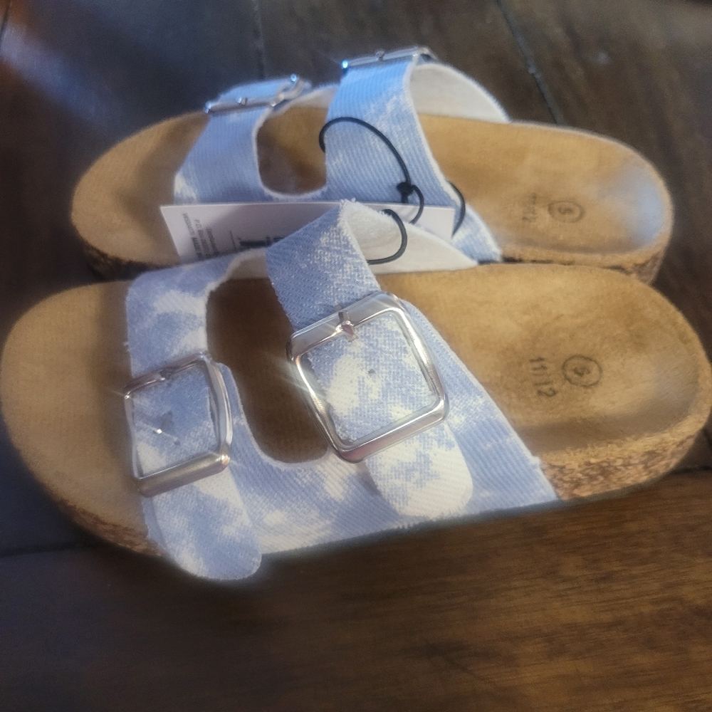 Child size 11/12 sandals
